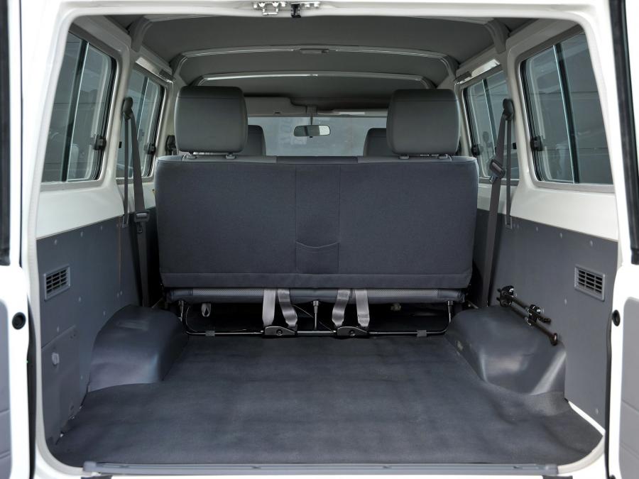  Toyota Land Cruiser 70 Wagon 2010 года  (ZA) (фото 3 из 21)